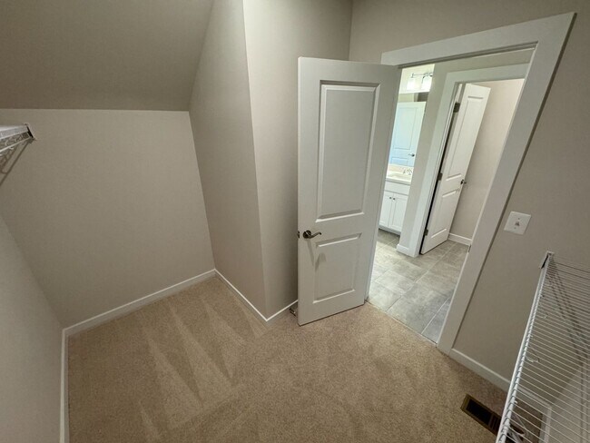 Building Photo - Brand New 3 Bed 2.5 Bath Townhouse Style C...