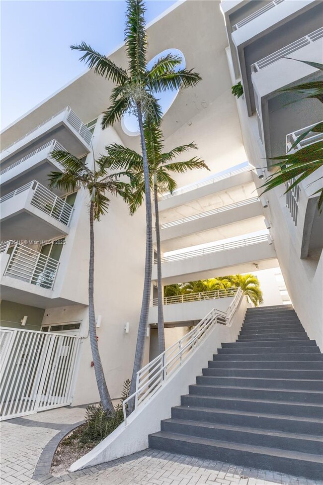 Building Photo - 7800 Collins Ave