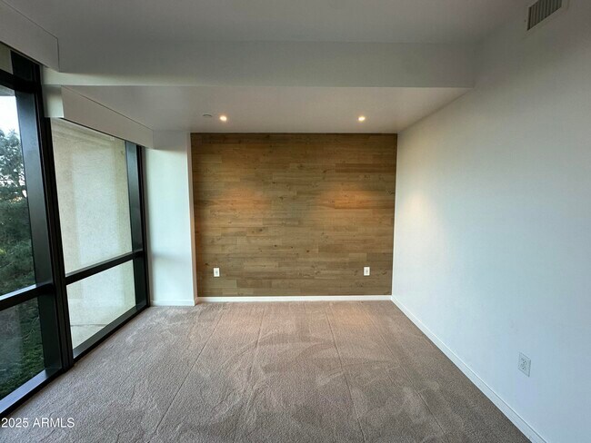 Building Photo - 200 W Portland St