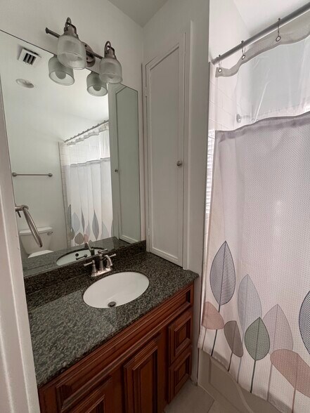 Building Photo - 216 S Edison Ave