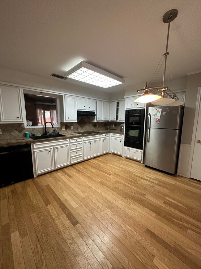 Building Photo - 5701 88th St