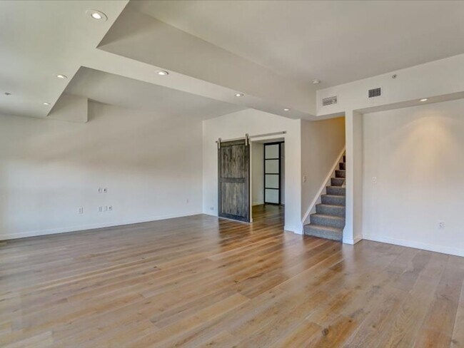 Building Photo - 2125 Bryant St