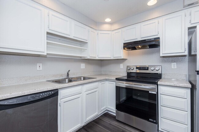 Building Photo - The Points at California 29