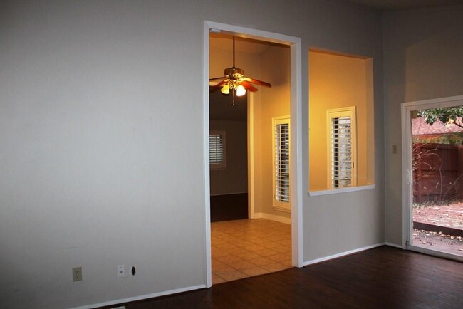 Building Photo - 2812 Lemmontree Ln