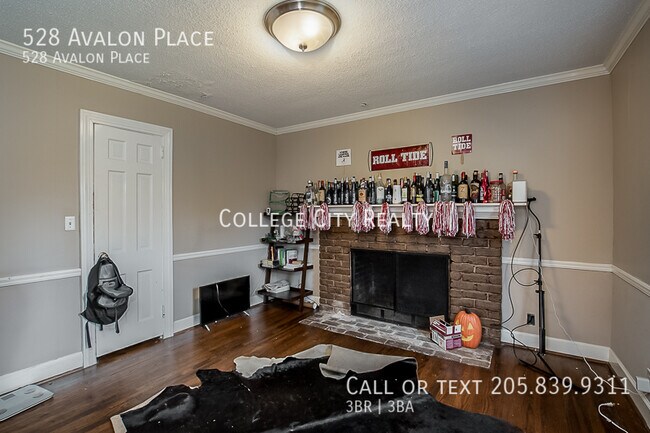 Building Photo - 528 Avalon Pl