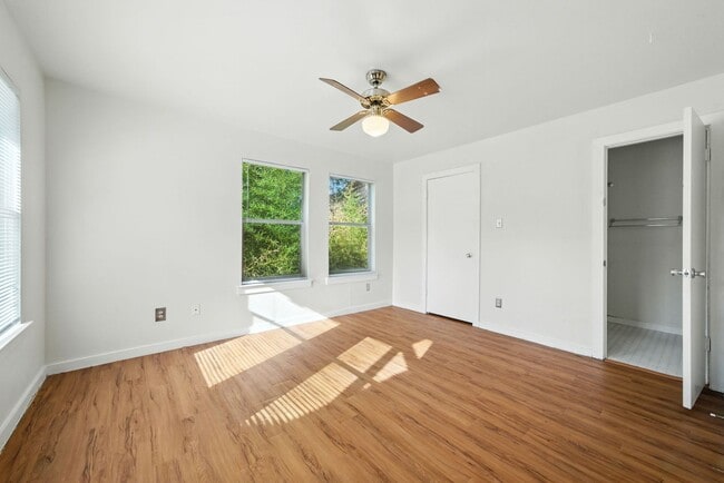 Building Photo - UT PRE-LEASE: 5 bed / 3 bath Remodeled Wes...