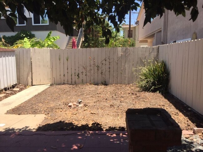 Building Photo - 3685 Arizona St