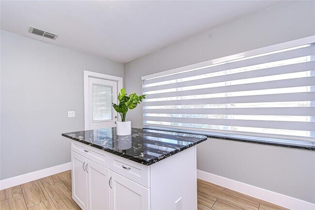 Building Photo - 5737 Shore Blvd S