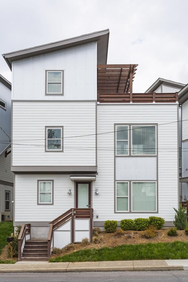 Building Photo - East Nashville with Roof-top Deck and 2 car garage!!