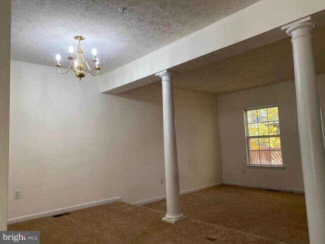 Building Photo - 9906 Doubletree Ln
