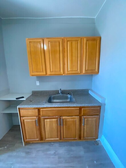 Building Photo - 12 Riverview Pl