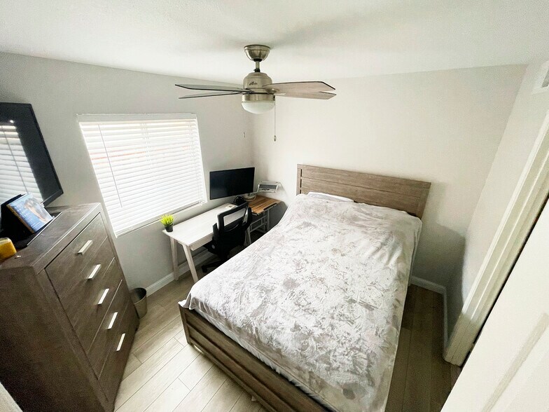 Building Photo - 951 Norella St