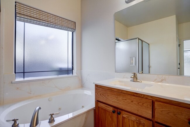 Building Photo - 3 Bedroom, 2 Bath Home in Prescott!