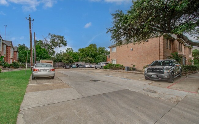 Building Photo - 12400 Overbrook Ln