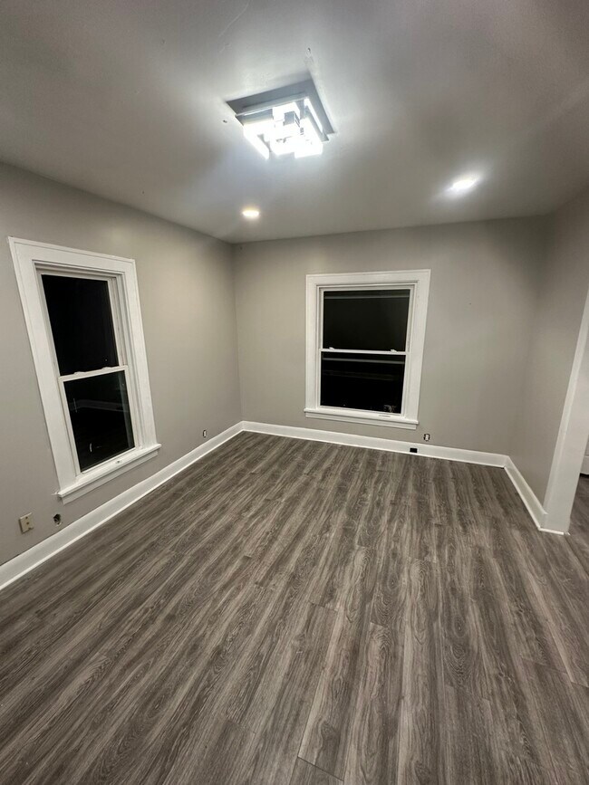 Building Photo - 746 N Schuyler Ave