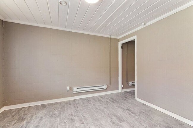 Building Photo - 1514 N Hyde Park Ave