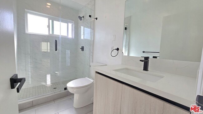 Building Photo - 1650 S Bentley Ave