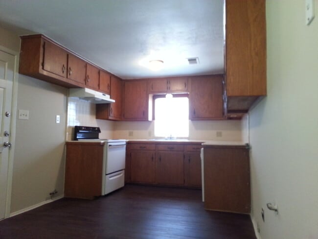 Building Photo - 2110 N Galveston Ave