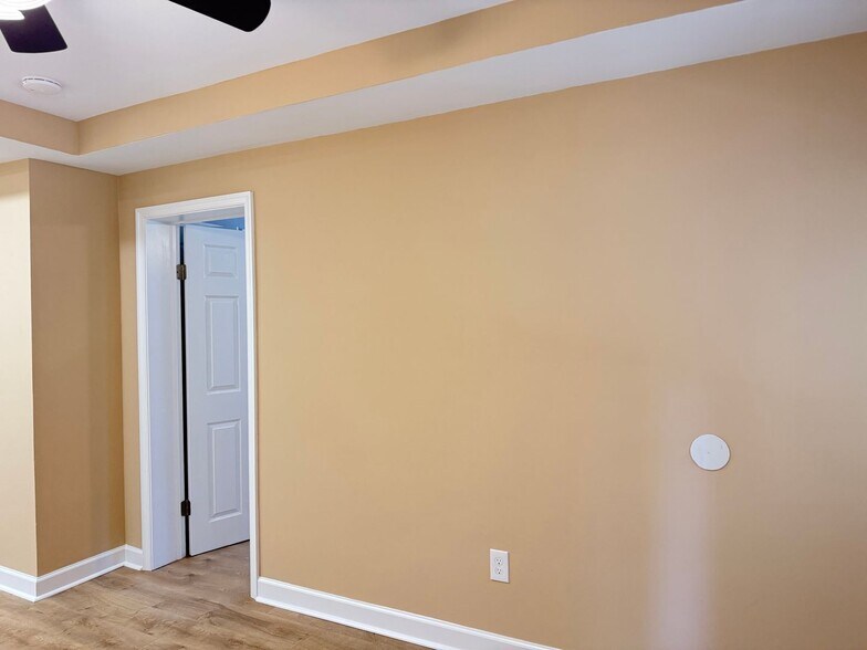 Building Photo - 8716 Plymouth St