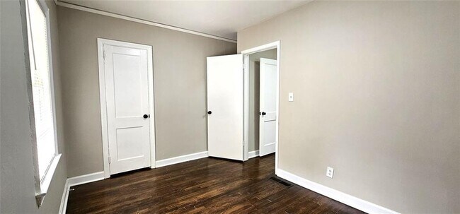 Building Photo - 1752 Parkhill Dr