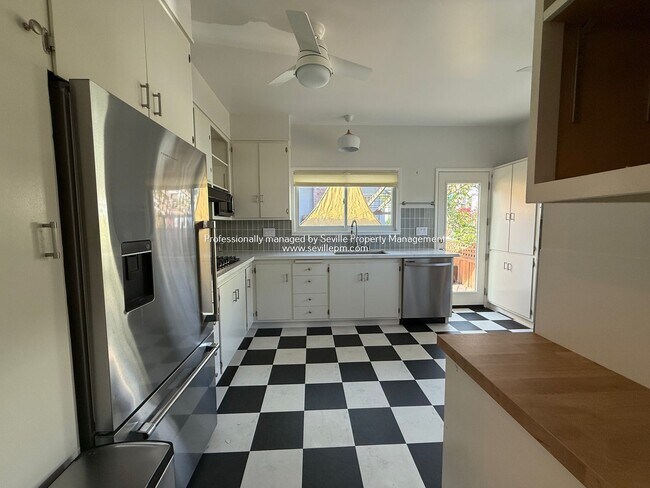 Building Photo - Charming 1920s Alameda East End  2BR+ / 1B...