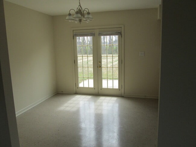 Building Photo - Elegance in Elizabeth City!