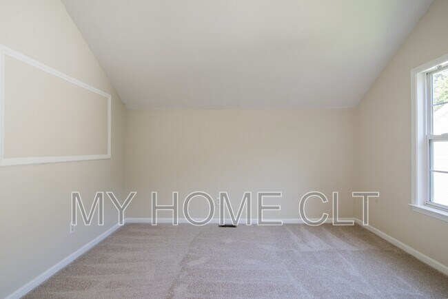 Building Photo - 15012 Rothesay Dr