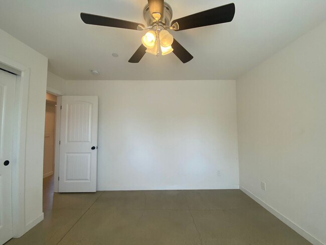 Building Photo - 1540 Park St