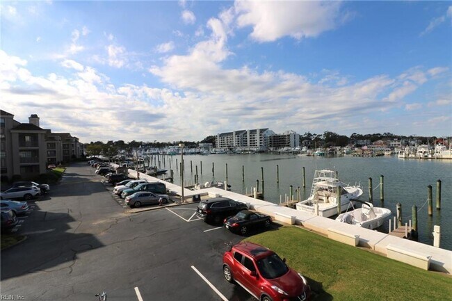 Building Photo - 401 Harbour Point