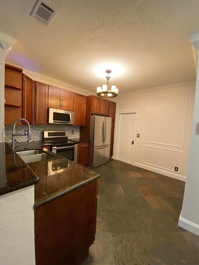 Building Photo - 2041 Pompeii Ct