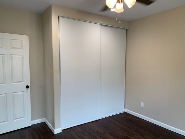 Building Photo - Super-Spacious-Super cute 1+1  ADU Apartme...
