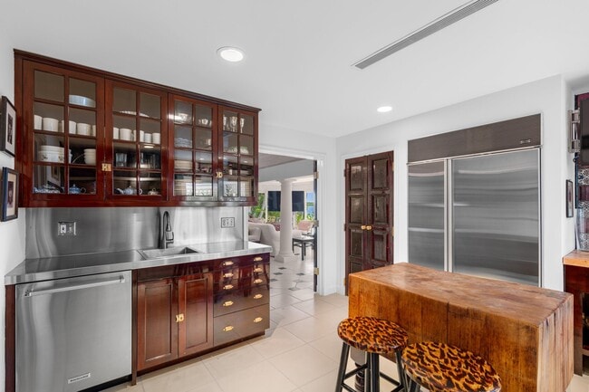 Building Photo - 7500 S Flagler Dr
