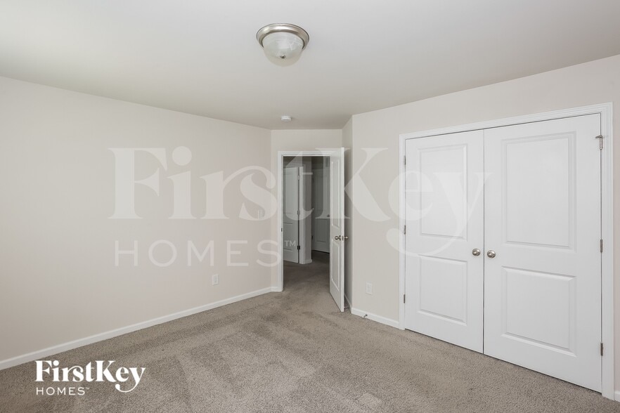 Building Photo - 9605 Hamel St