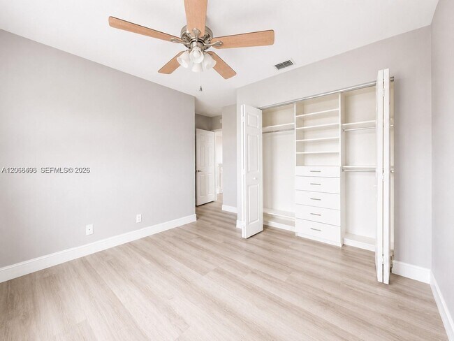 Building Photo - 963 Falling Water Rd