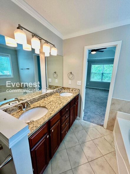 Building Photo - 655 S Preston Ct