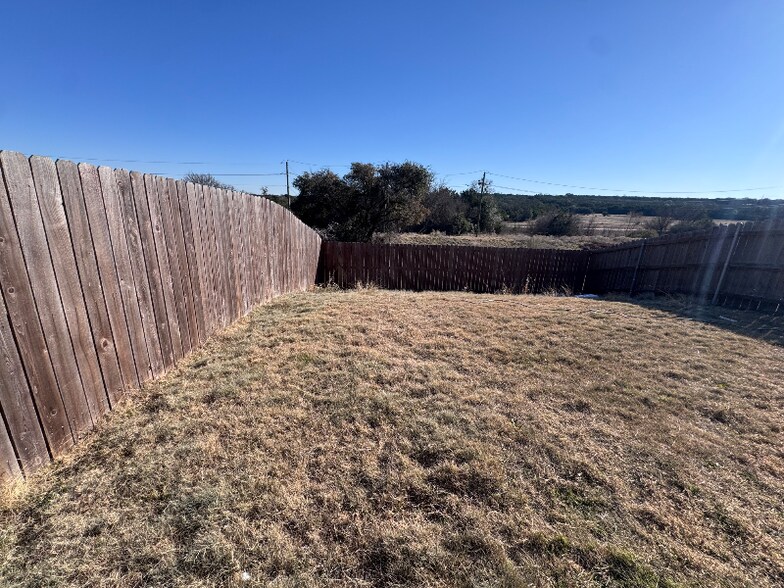 Building Photo - 1718 risen