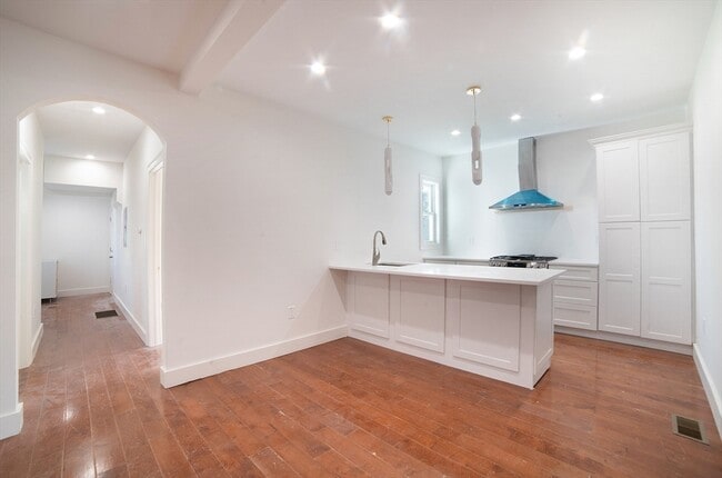 Building Photo - 49 Walker St