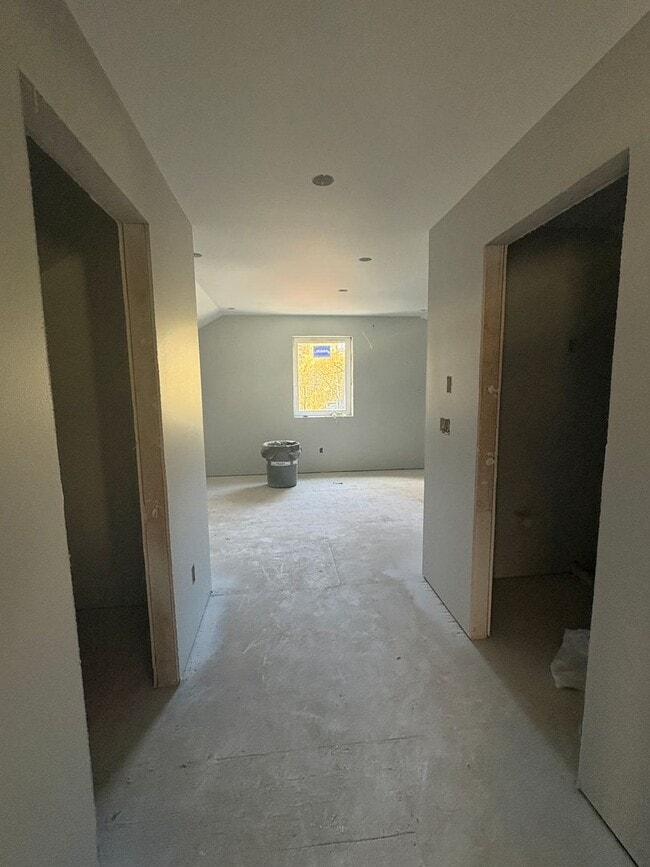 Building Photo - Brand New - Big 5 bedroom House