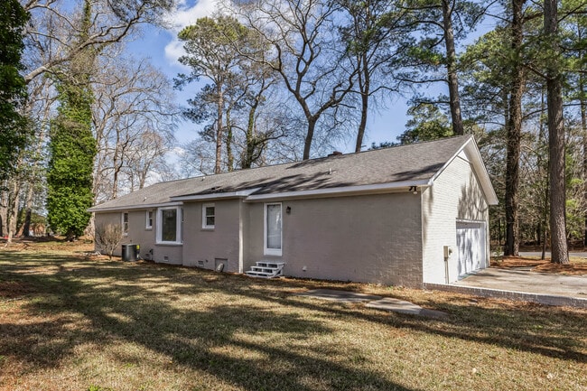 Building Photo - 412 Circle Dr