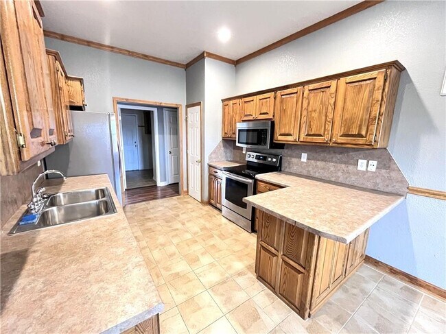 Building Photo - 95 Bassingham Dr