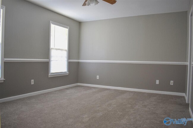 Building Photo - 105 Buttercup Ln