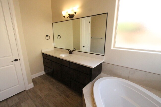 Building Photo - Move in Ready - Sand Hollow and Dunes Retreat