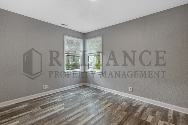 Building Photo - 710 S Pershing St
