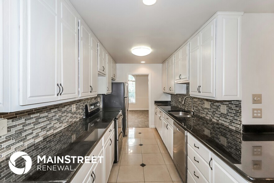 Building Photo - 2107 Chingford Cove