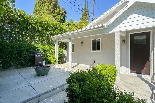 Building Photo - 2749 Griffith Park Blvd