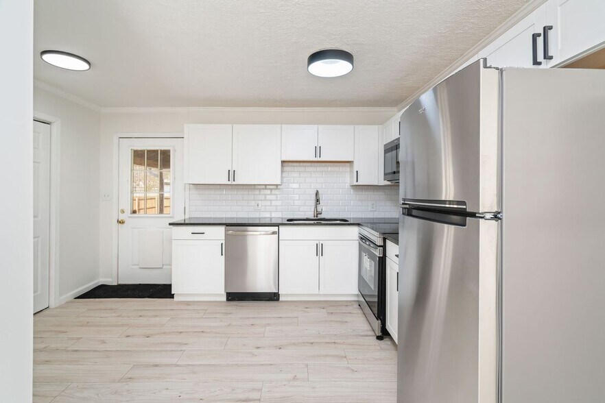 Building Photo - 331 Sarvis Dr
