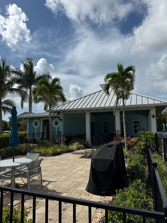 Building Photo - *** Bayshore 3 bed 2 bath *** Resort-Style Amenities and Pet friendly ***