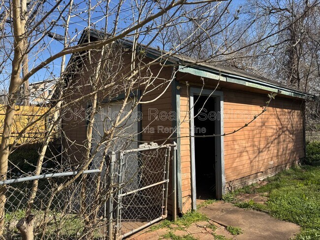 Building Photo - 2148 N Stonewall Ave