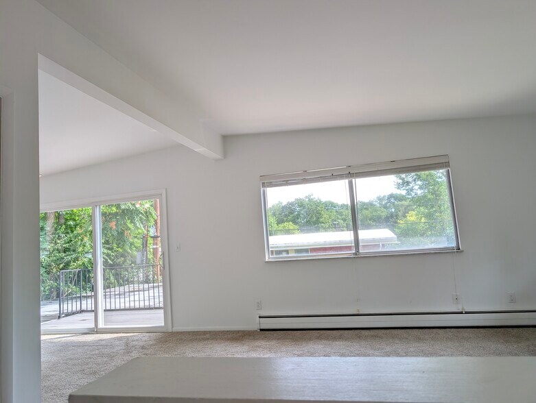 Building Photo - 1466 Bemidji Dr