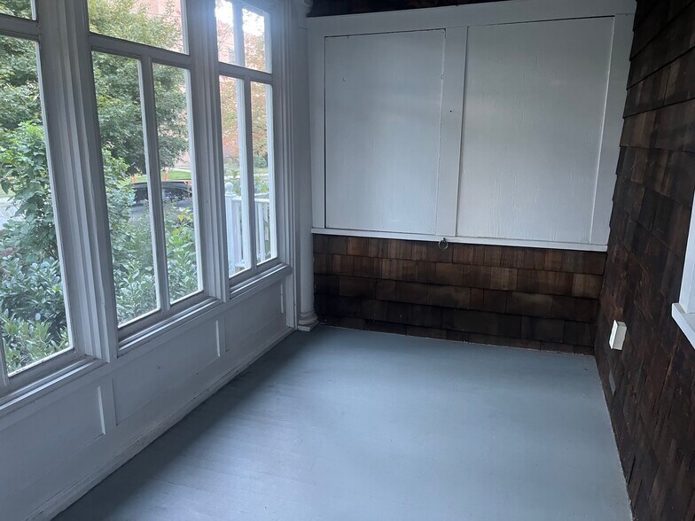 Building Photo - 126 S Bellevue Ave